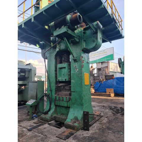 Máy dập kim loại